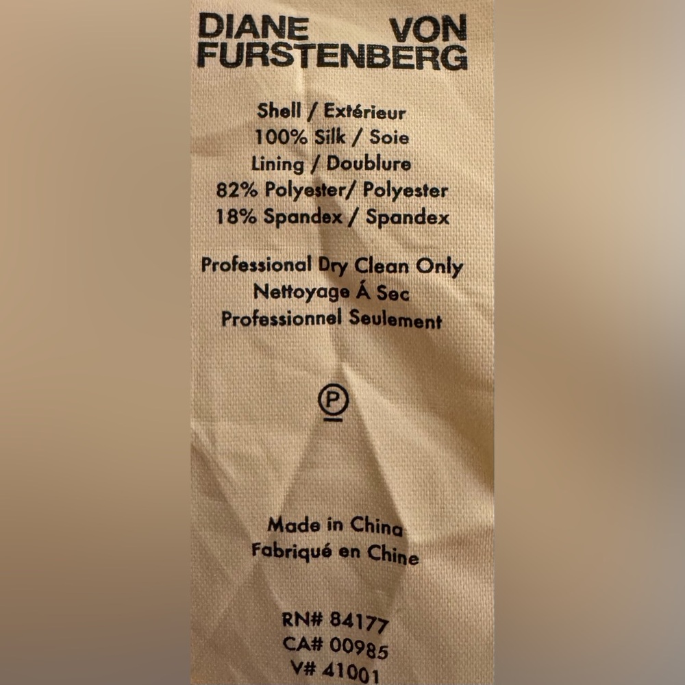 Diane von Furstenberg (DVF) 100% Silk Chevron Wrap Dress - Picture 8 of 8